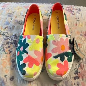 Women’s Toms shoes